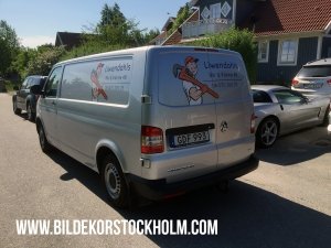 Bildekor på företagsfordon – professionell bilreklam Stockholm