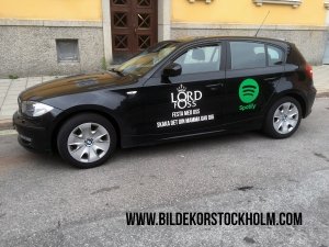 Stripad budbil med logga – Stockholm